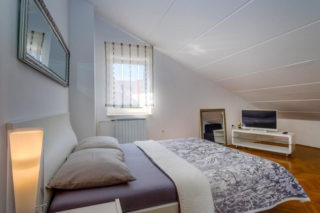 Leonida Lägenhet Mali Lošinj Exteriör bild