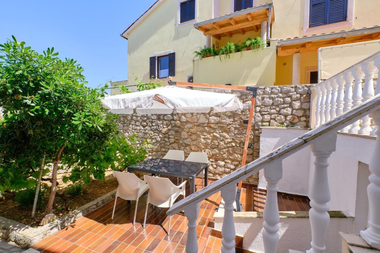 Leonida Lägenhet Mali Lošinj Exteriör bild